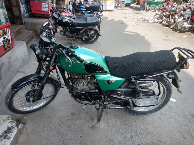 Suzuki GS150 6