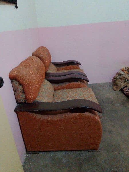 7 seater sofa in used condition 4