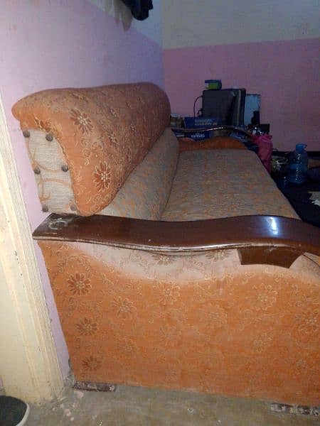 7 seater sofa in used condition 6