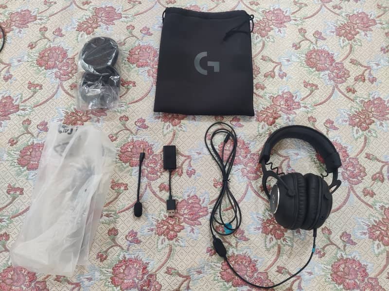 Logitech(headset) pro X wired with all accessories and box 7