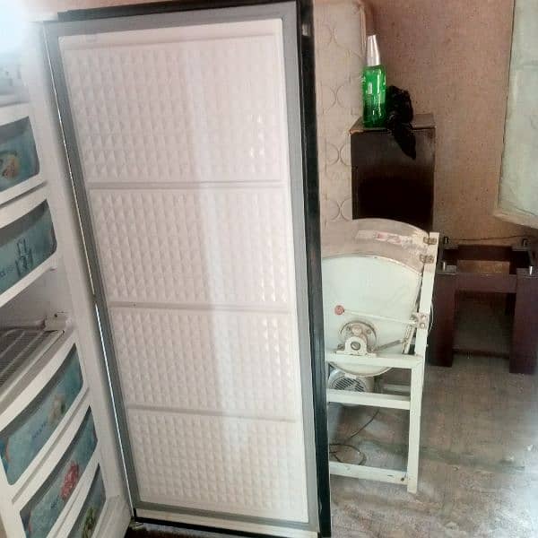 Dawlance vertical freezer 3