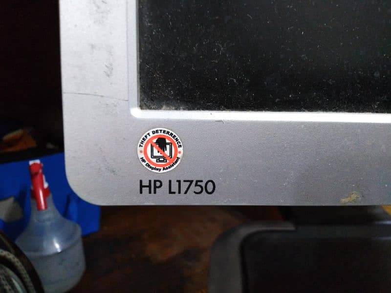 HP L1750 17 inch colour monitor 2