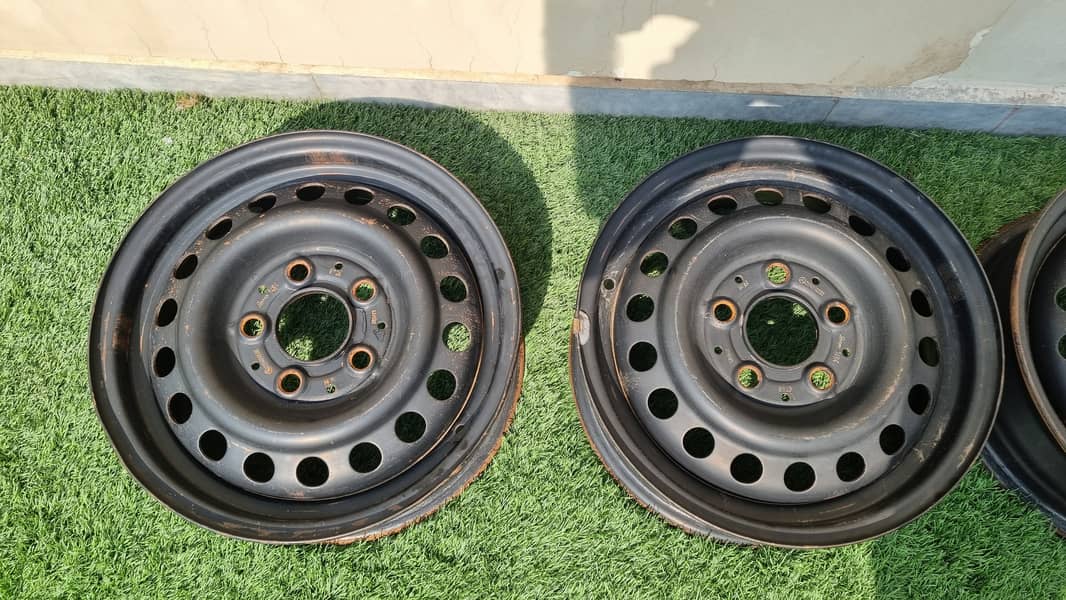 Mercedes W201 190D C-class Rims, Wheel covers and springs 2