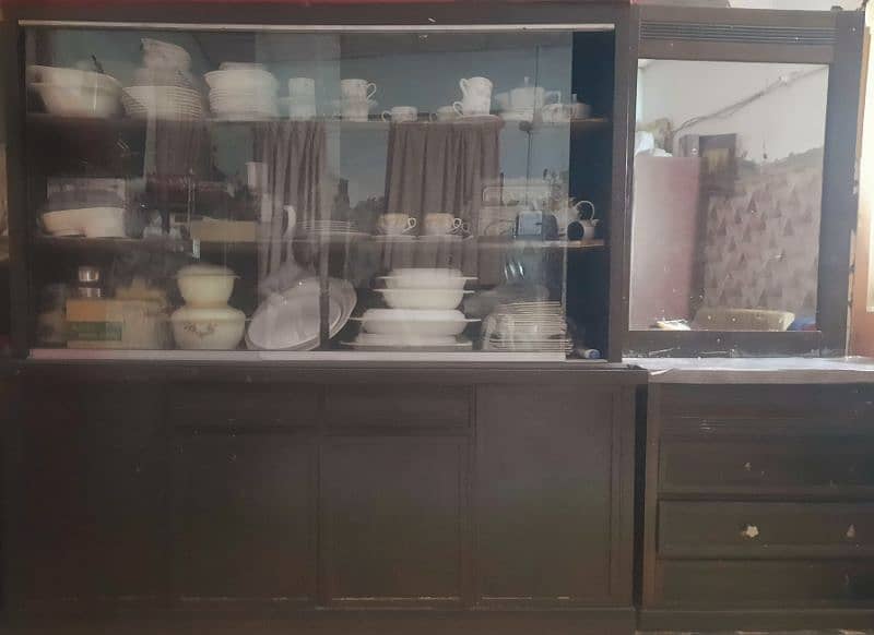 Dressing Table & Showcase set For Sale 2