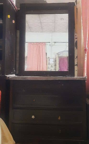 Dressing Table & Showcase set For Sale 4