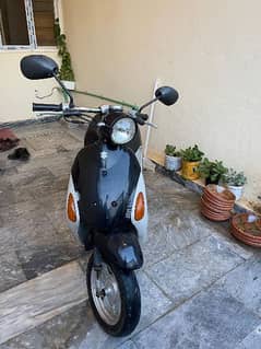 scooty  Suzuki lets 4 model uz50fl2