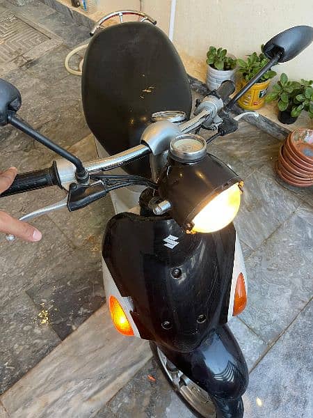 scooty  Suzuki lets 4 model uz50fl2 1