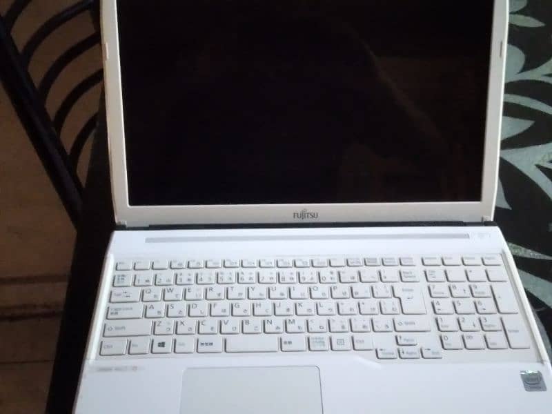 Fujitu Laptop in Excellent condition 5