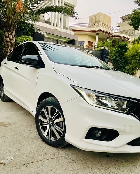 Honda City Aspire CVT 1.5 Automatic 2022 in White Colour 2