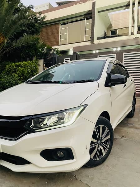 Honda City Aspire CVT 1.5 Automatic 2022 in White Colour 3