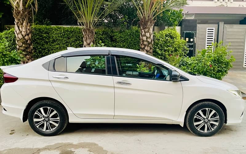 Honda City Aspire CVT 1.5 Automatic 2022 in White Colour 4