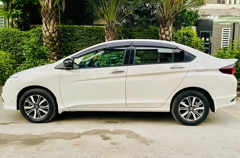 Honda City Aspire CVT 1.5 Automatic 2022 in White Colour 5