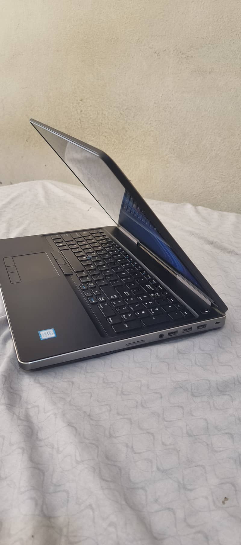 Dell Precision 7520 i7 7th gen 3