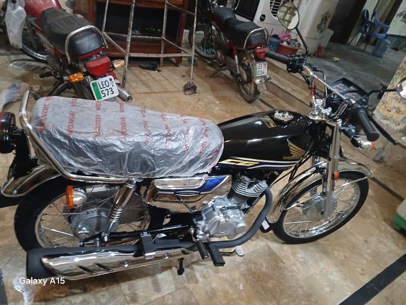 new honda 125 self strat only 416 kilometer used 3