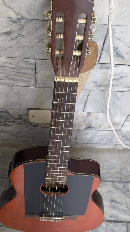 Classical nylon string Guitar with free extra strings and capo 1