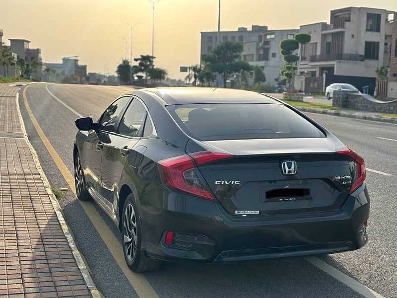 Honda Civic Oriel 2018 4