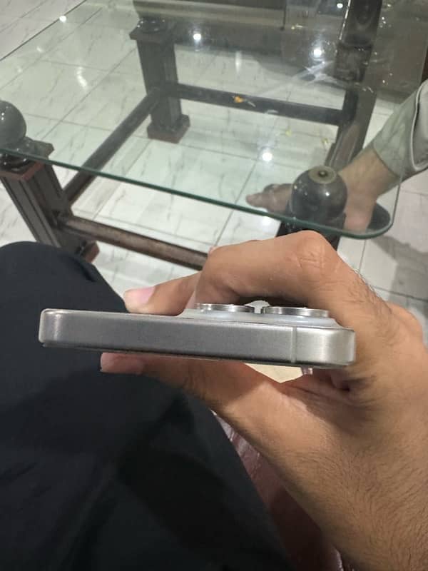 Iphone 15 pro max Natural Titanium LLA 5