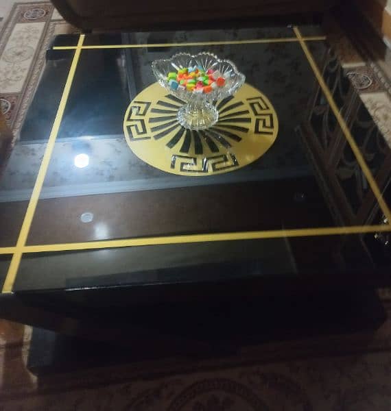 centre table in good condition 0