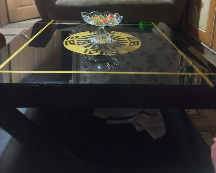 centre table in good condition 1