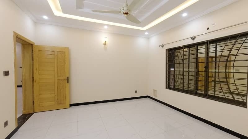 Idyllic Upper Portion Available In G-13/3 For Rent 3