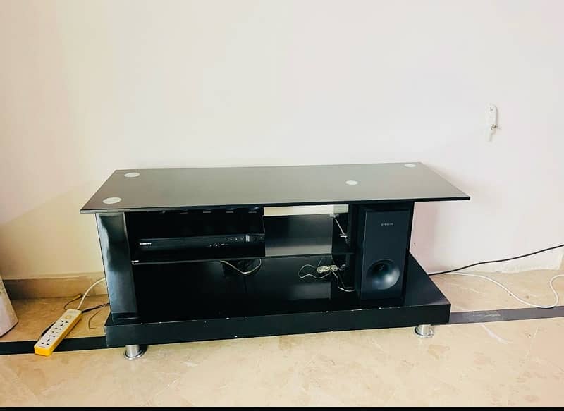 tv console in a good condition 0