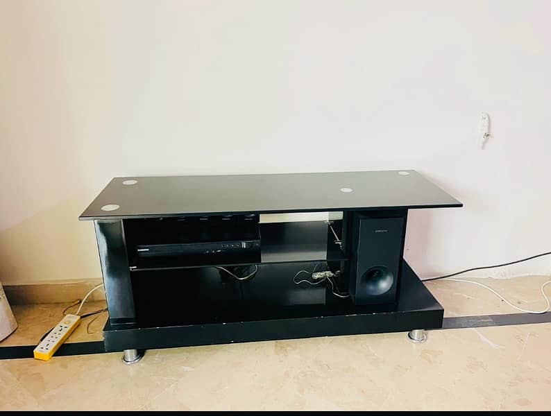 tv console in a good condition 1