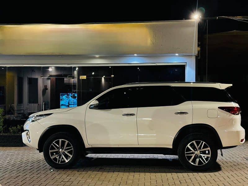 Toyota Fortuner V 2019 7