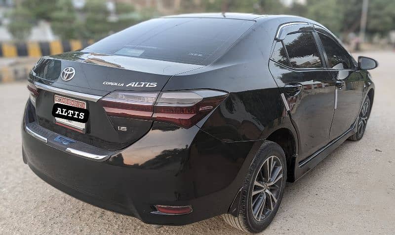 Toyota Corolla Altis 2018 10