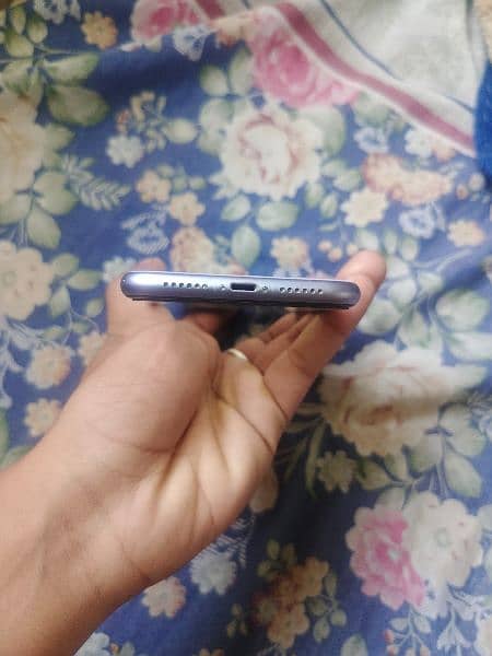 iphone 11 jv non pta 10/10 condition urgent sales 4