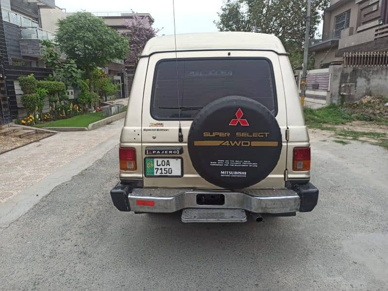 Mitsubishi Pajero 1992 2