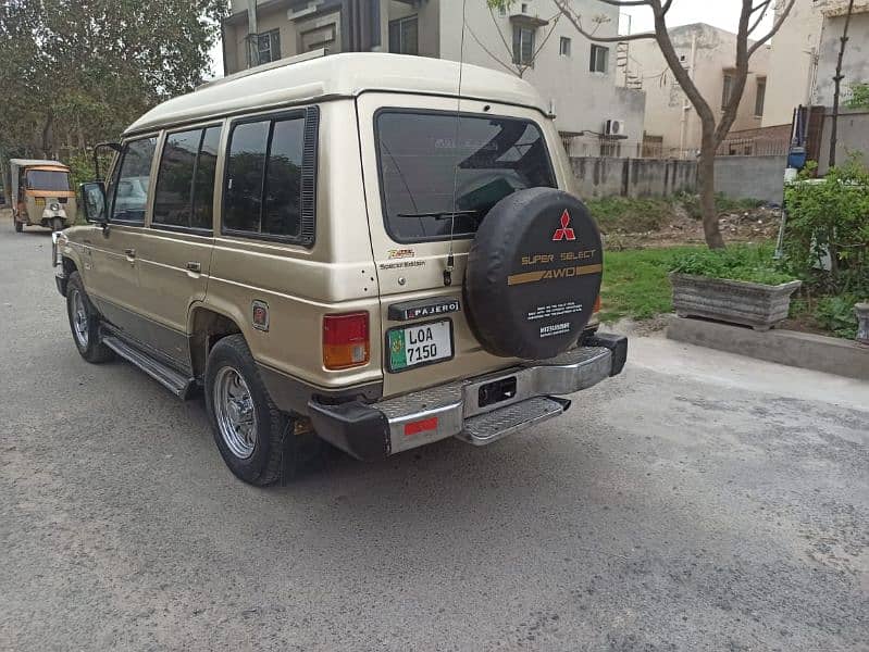 Mitsubishi Pajero 1992 14