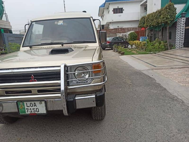 Mitsubishi Pajero 1992 15