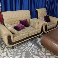 Beautiful and elegant design sofa set for sale looking like new