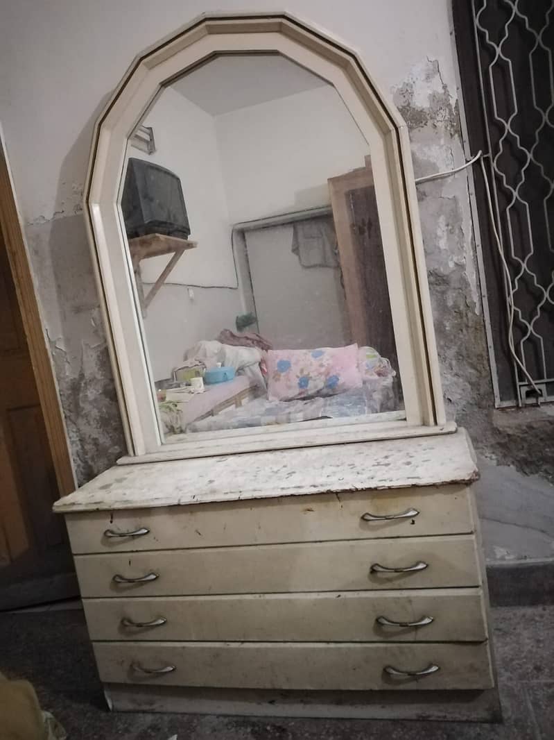 Double bed with side stools and dressing table 4