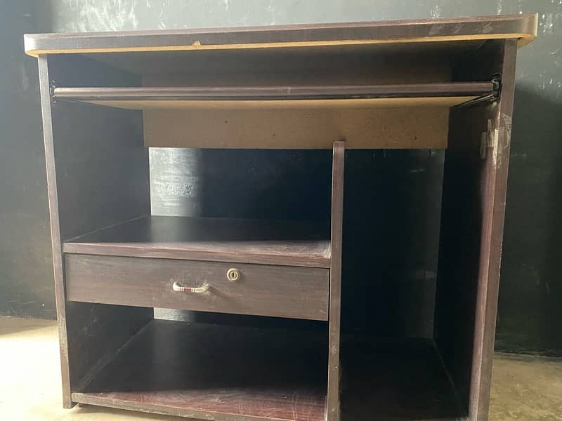 Computer table for sale 0