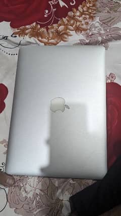 MacBook 2017  condition clean  with charger