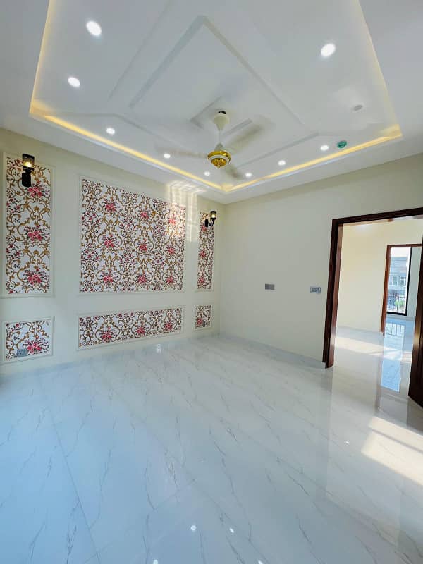 10 Marla Brand New House For Rent In IEP Engineer Town Lhr. 14