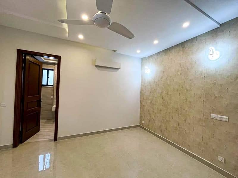 2 Kanal House For Rent In IEP Engineer Town Lhr. 11