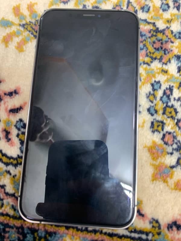 iPhone XR 64gb with good condition 2