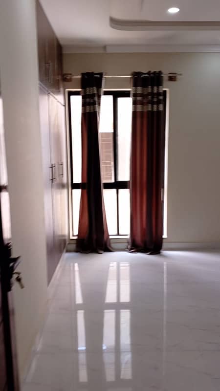 10 MARLA FIRST FLOOR AVAILABLE FOR RENT 1