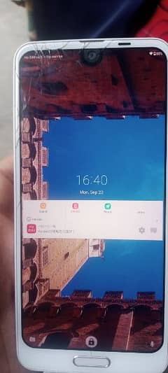 Aquos r2