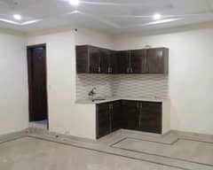 400 Square Feet Office Up For rent In Model Town Link Road