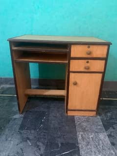 Computer Table used in good condition