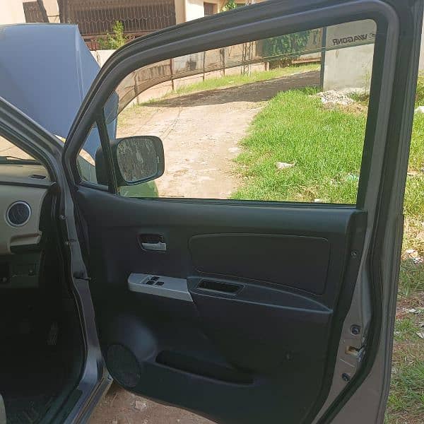 Suzuki Wagon R 2017 in Genuine Condition 6