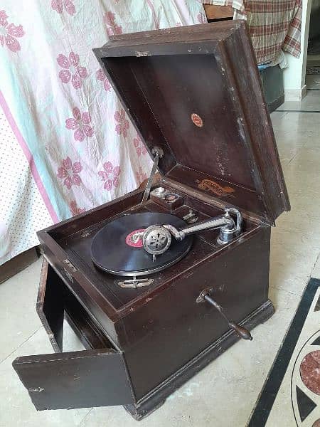 Gramophone 6