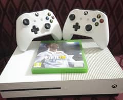 Xbox one s 512gb with 2 controllers‚fifa 18 and gta v also 5m gamepass