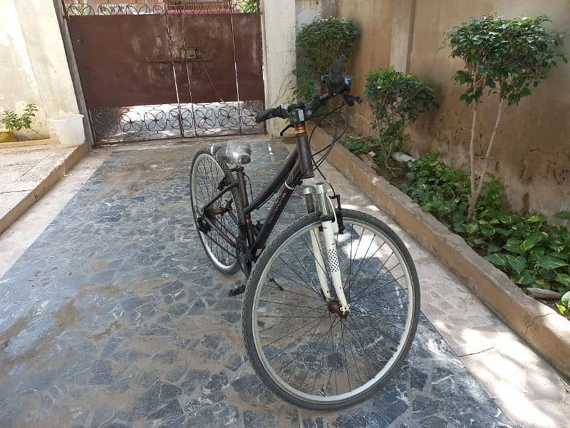 bicycle for sale good condition 28 size , with gears 0