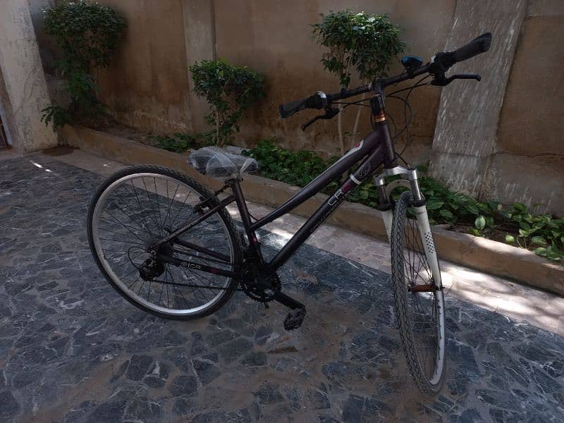 bicycle for sale good condition 28 size , with gears 1