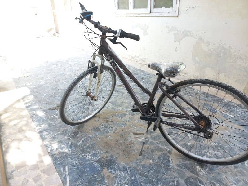 bicycle for sale good condition 28 size , with gears 4