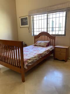 WOODEN BED+SIDE TABLE SET